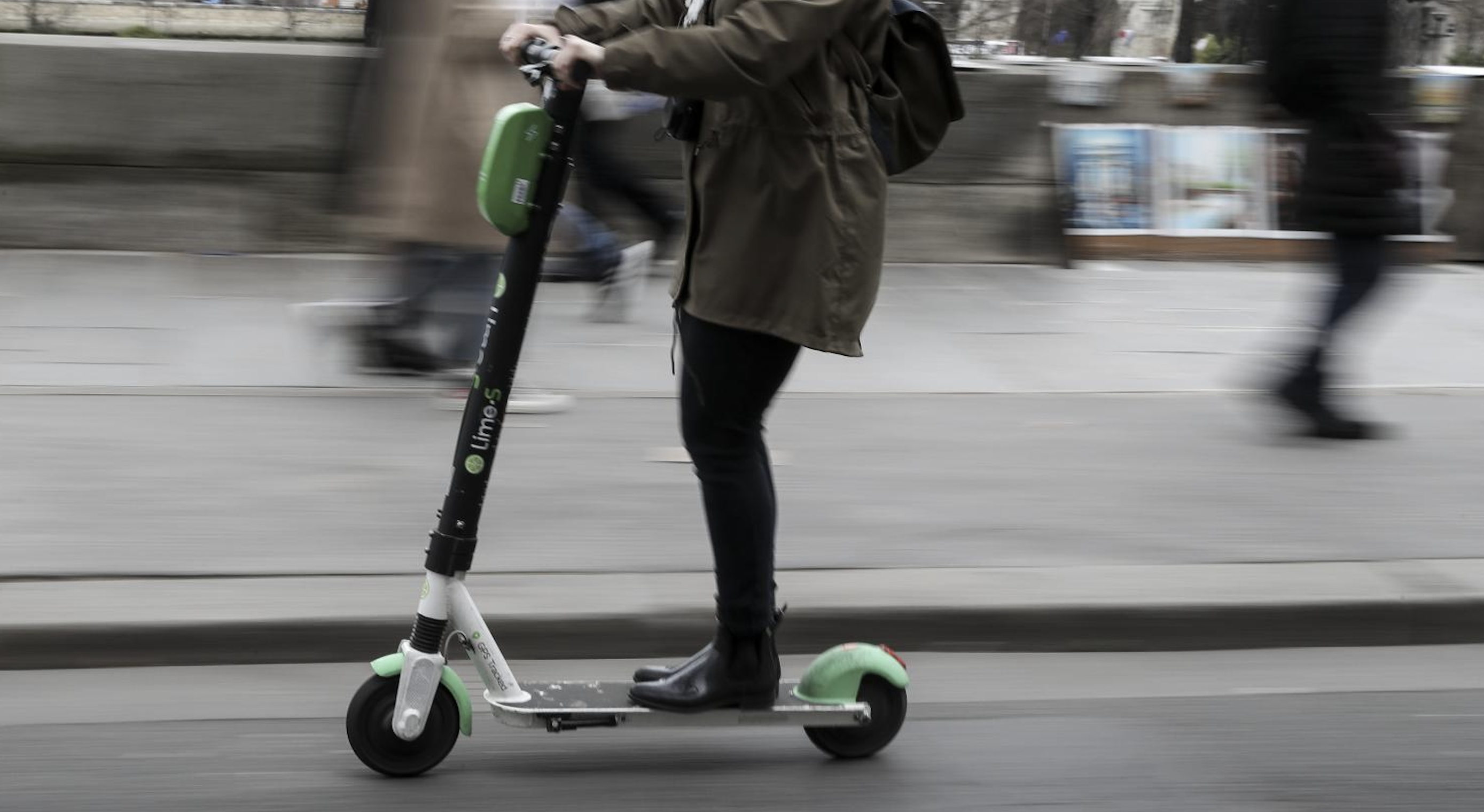 Dois-je porter un casque sur ma trottinette électrique ? ©FranceTVInfo